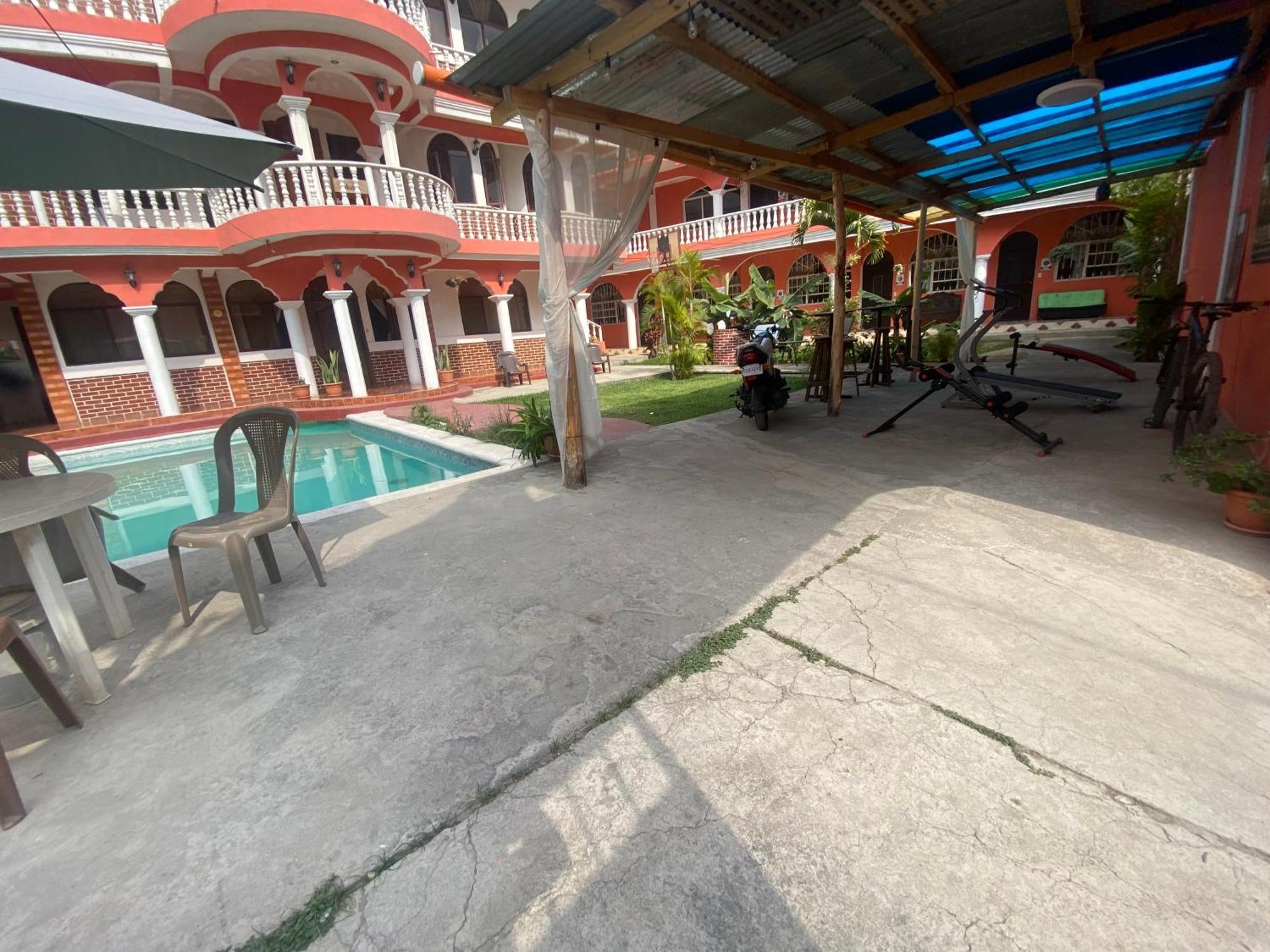Hotel Posada Gutierrez Panajachel Eksteriør bilde