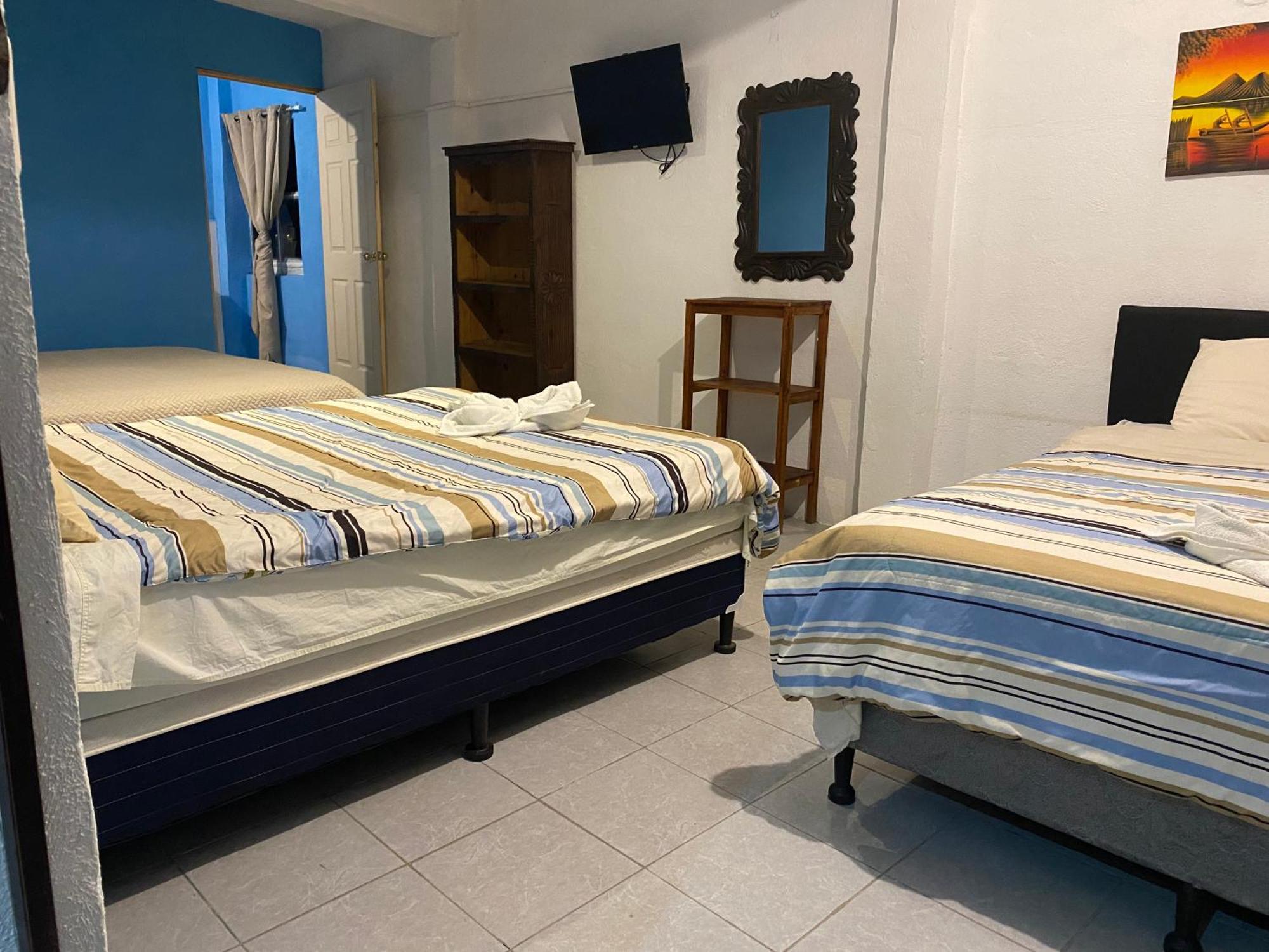 Hotel Posada Gutierrez Panajachel Eksteriør bilde