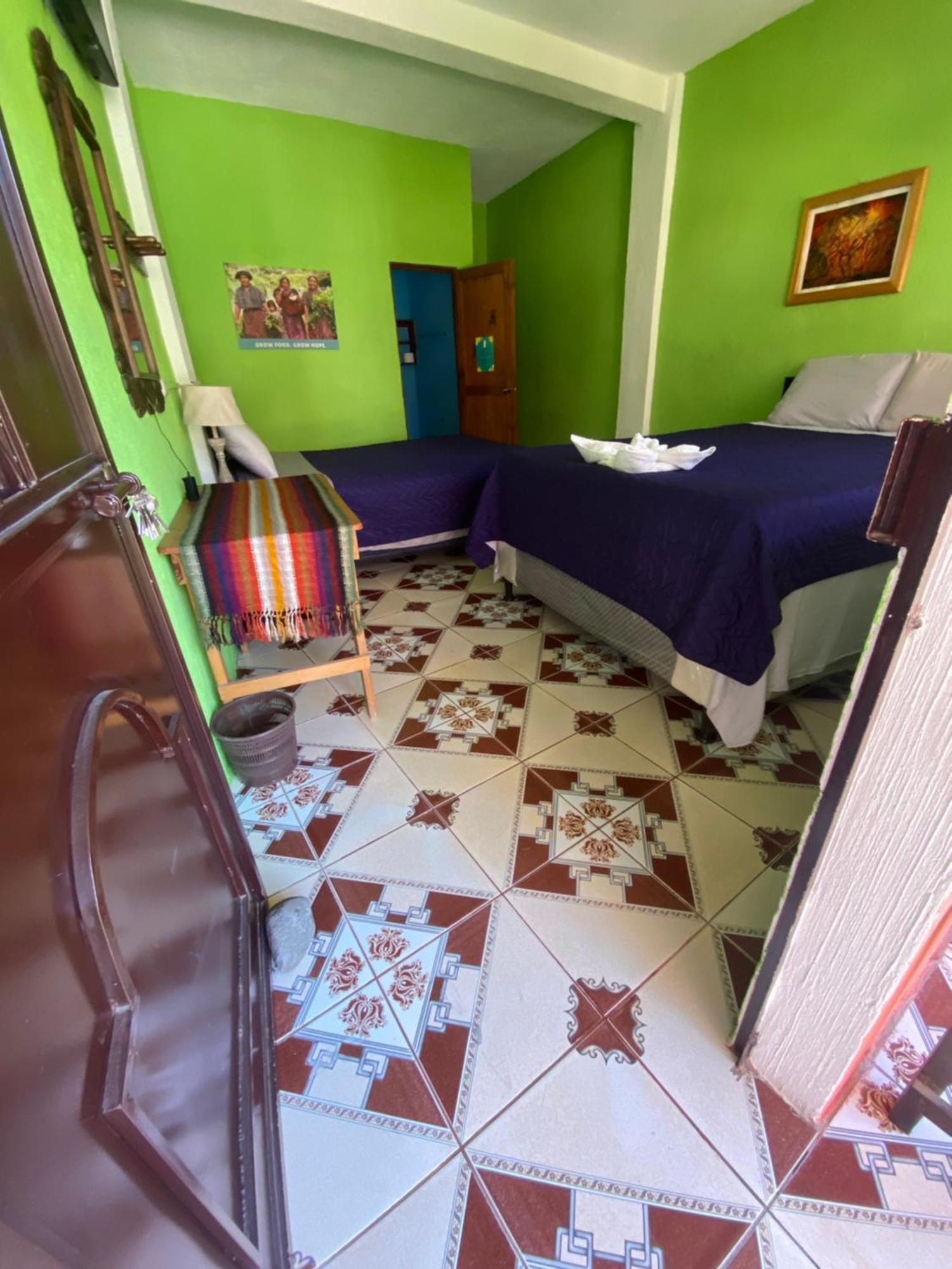 Hotel Posada Gutierrez Panajachel Eksteriør bilde