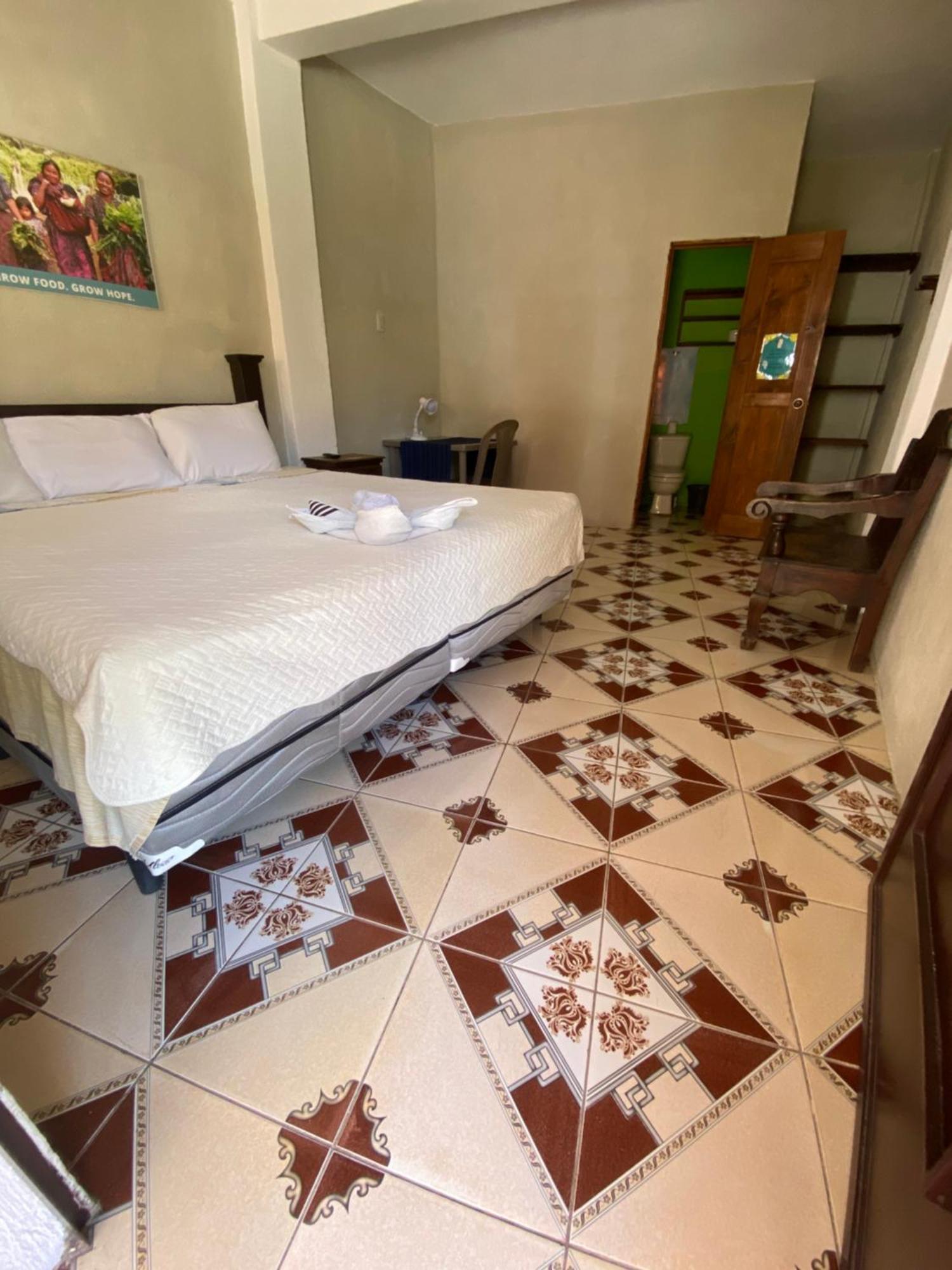 Hotel Posada Gutierrez Panajachel Eksteriør bilde